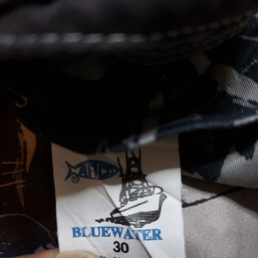 AFTCO Bluewater Shorts Mens 30 Black‎ White Hawaiian Floral Hibiscus Pockets